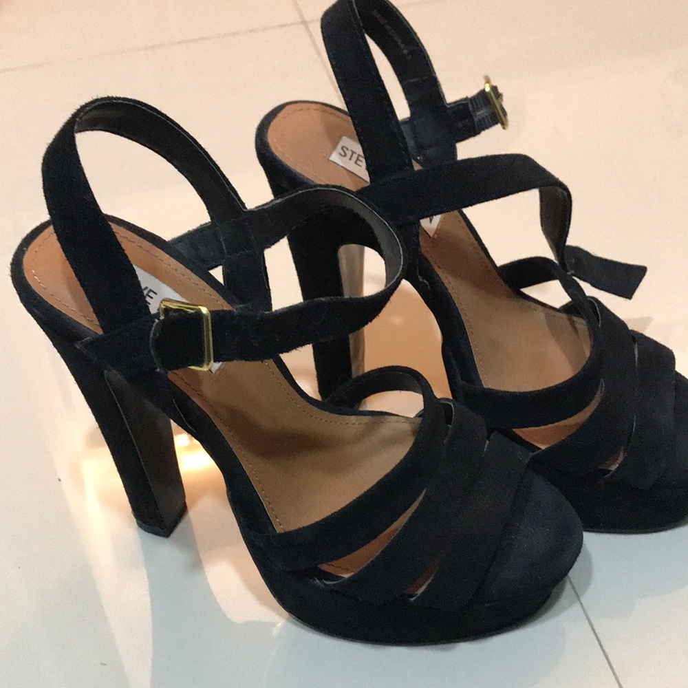 Steve Madden black pumps